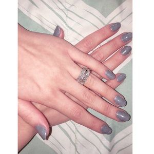 ZALES STERLING SILVER RING size:5 only worn once